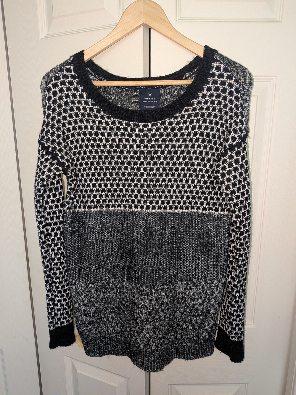 Vintage American Eagle Outfitters Black & White Textured Knit Crewneck Sweater